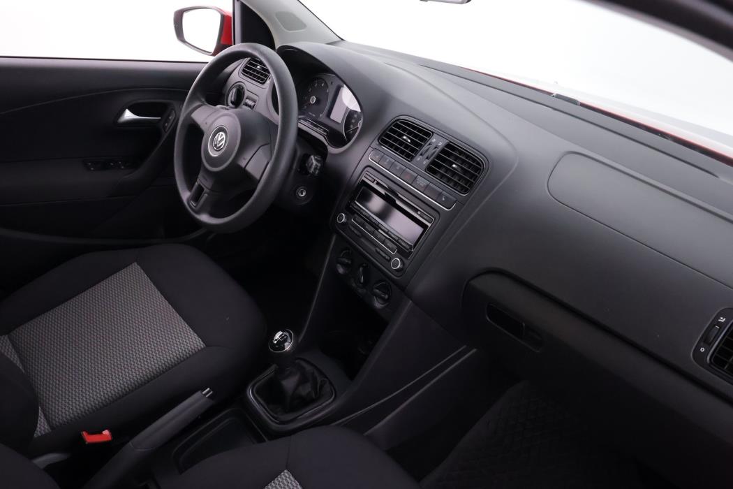 VOLKSWAGEN Polo 2014