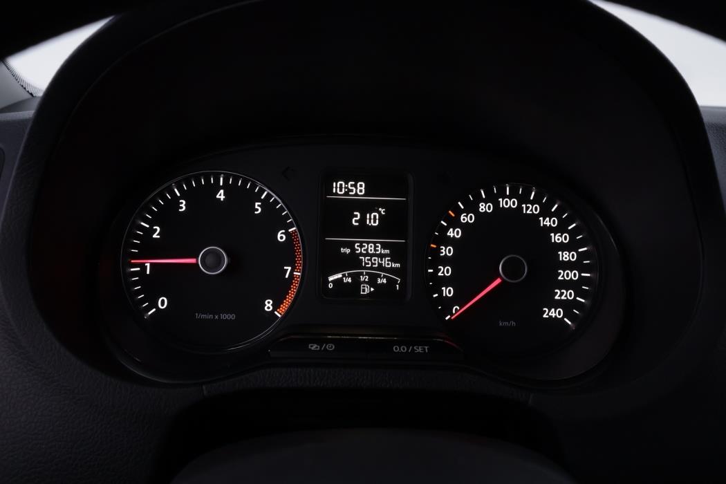 VOLKSWAGEN Polo 2014