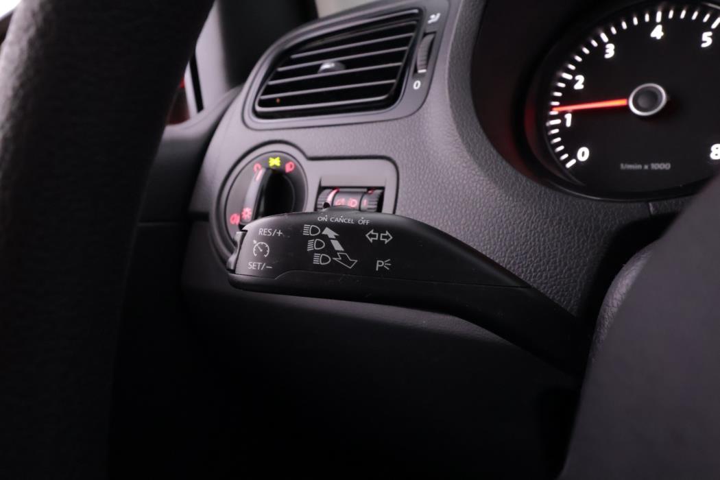 VOLKSWAGEN Polo 2014