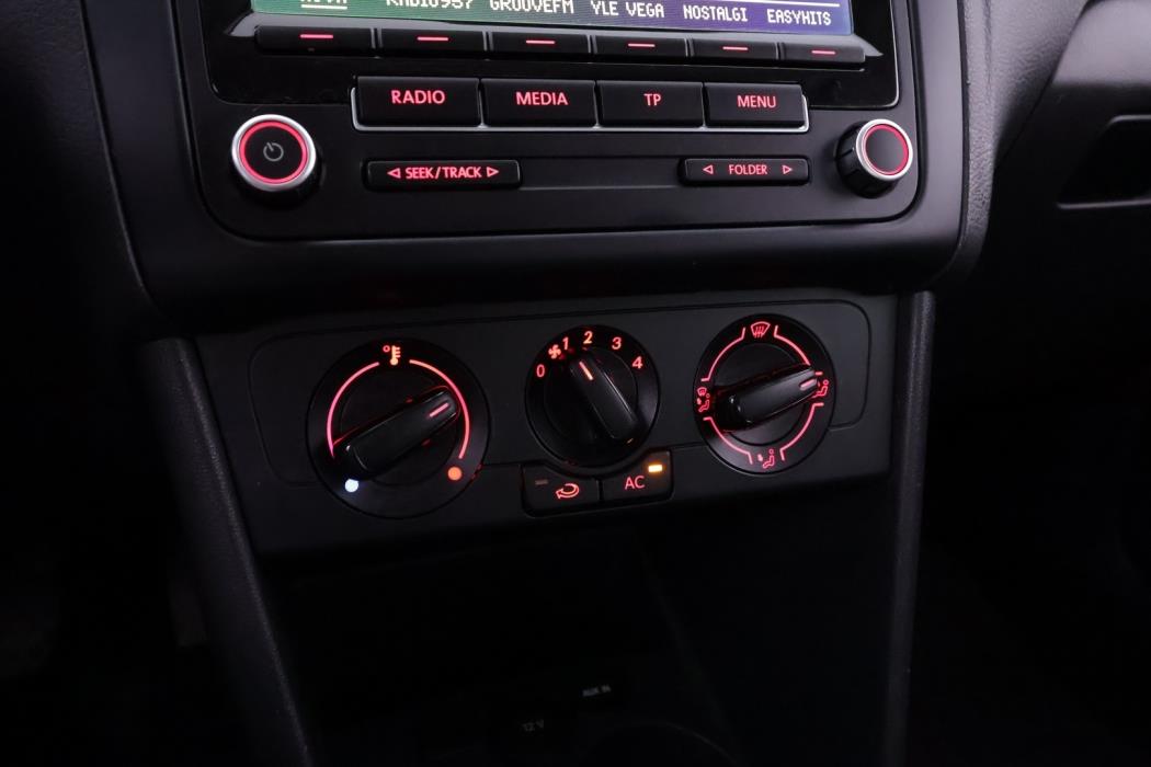 VOLKSWAGEN Polo 2014
