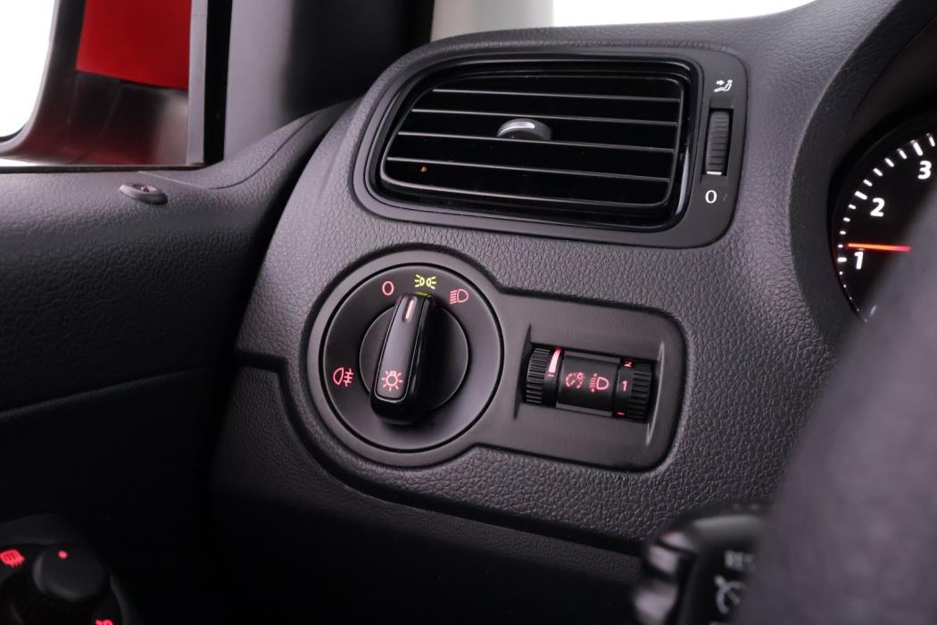VOLKSWAGEN Polo 2014