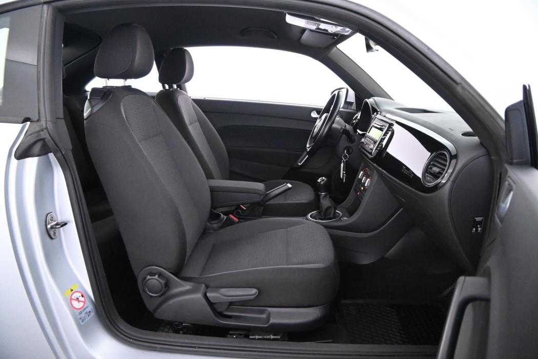 VOLKSWAGEN Beetle 2012