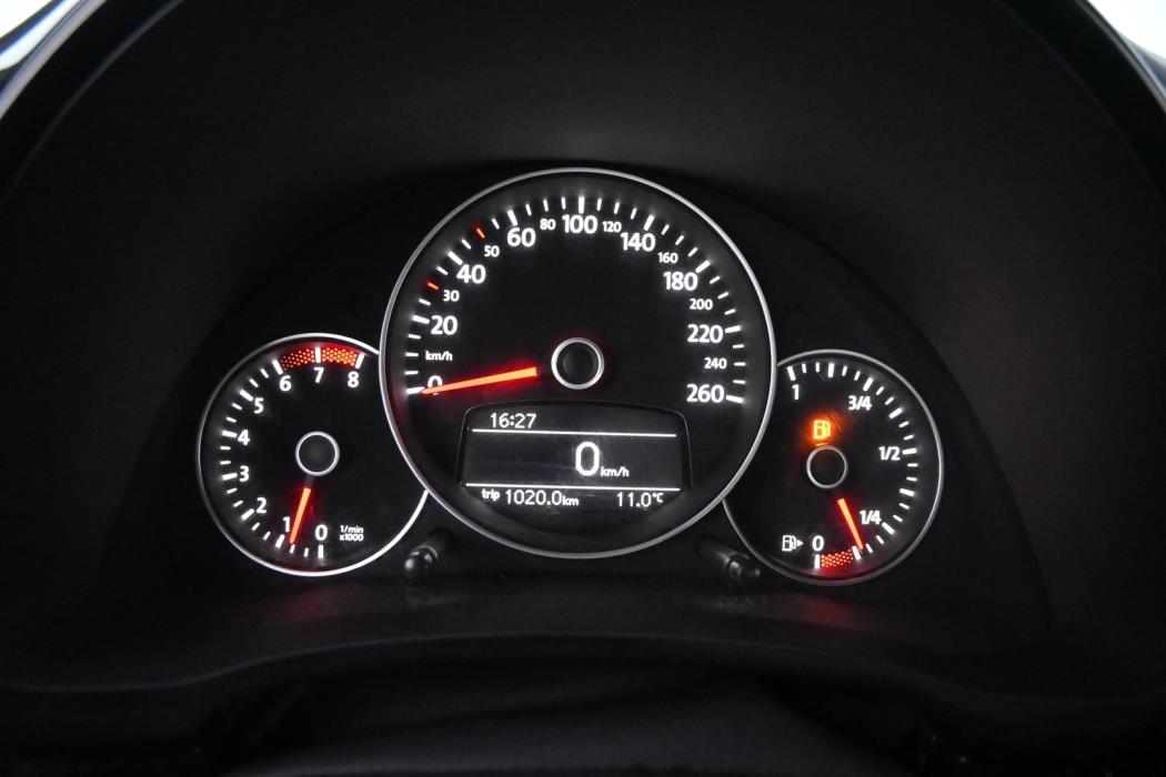 VOLKSWAGEN Beetle 2012