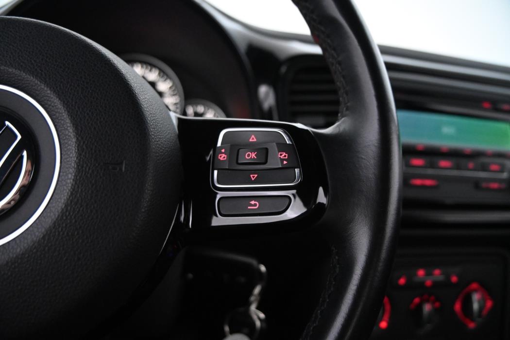 VOLKSWAGEN Beetle 2012