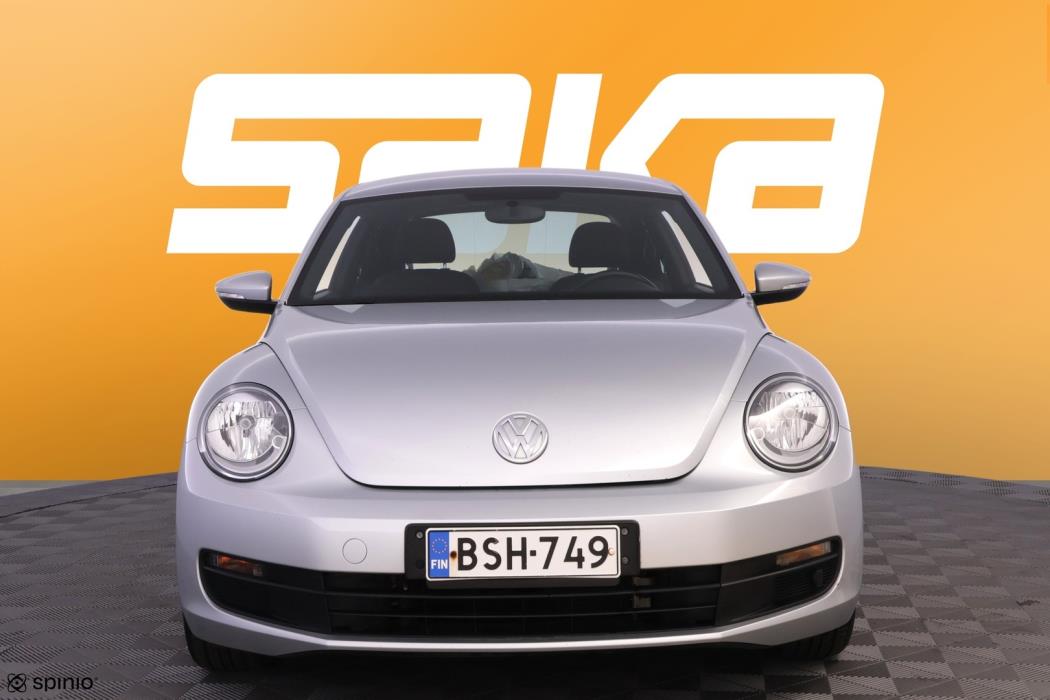 VOLKSWAGEN Beetle 2012