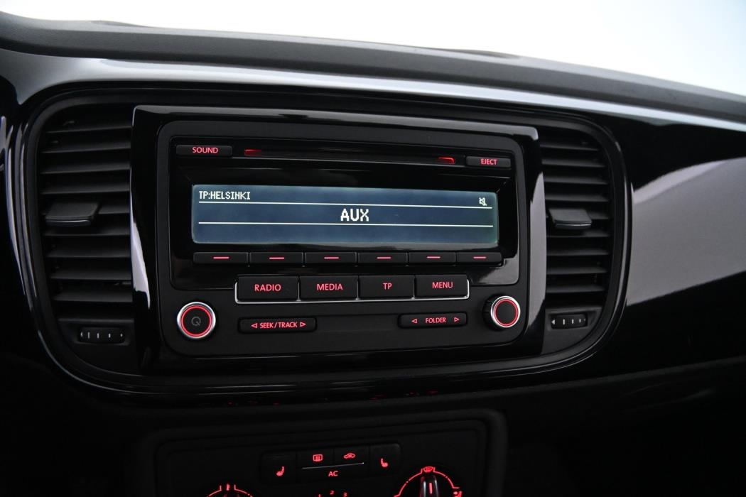 VOLKSWAGEN Beetle 2012