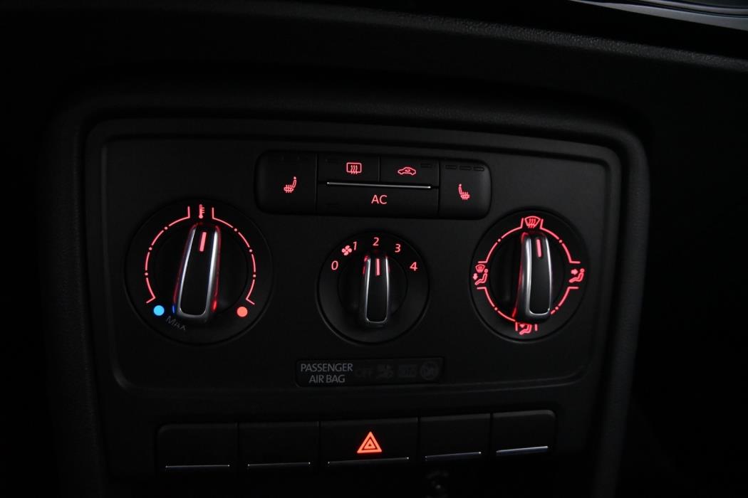 VOLKSWAGEN Beetle 2012