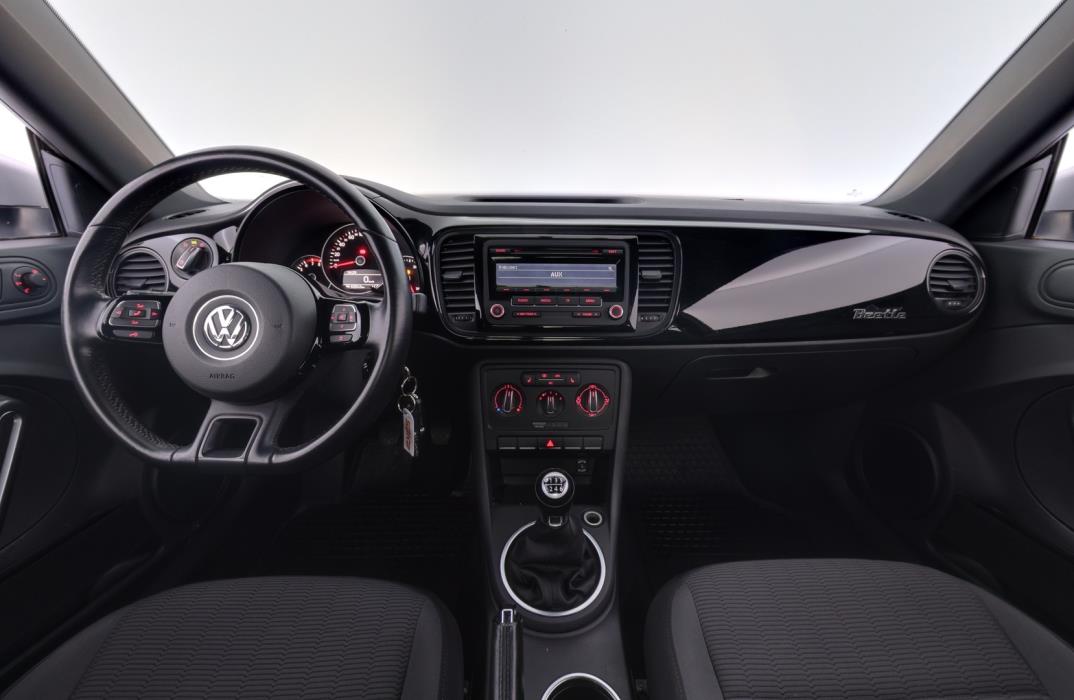 VOLKSWAGEN Beetle 2012