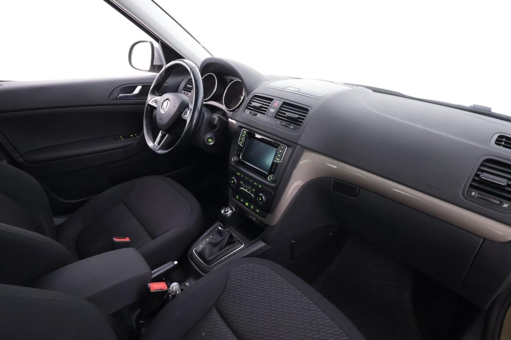 SKODA Yeti 2015
