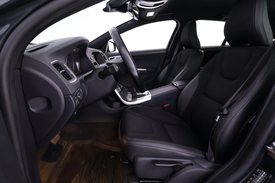VOLVO V60 2015