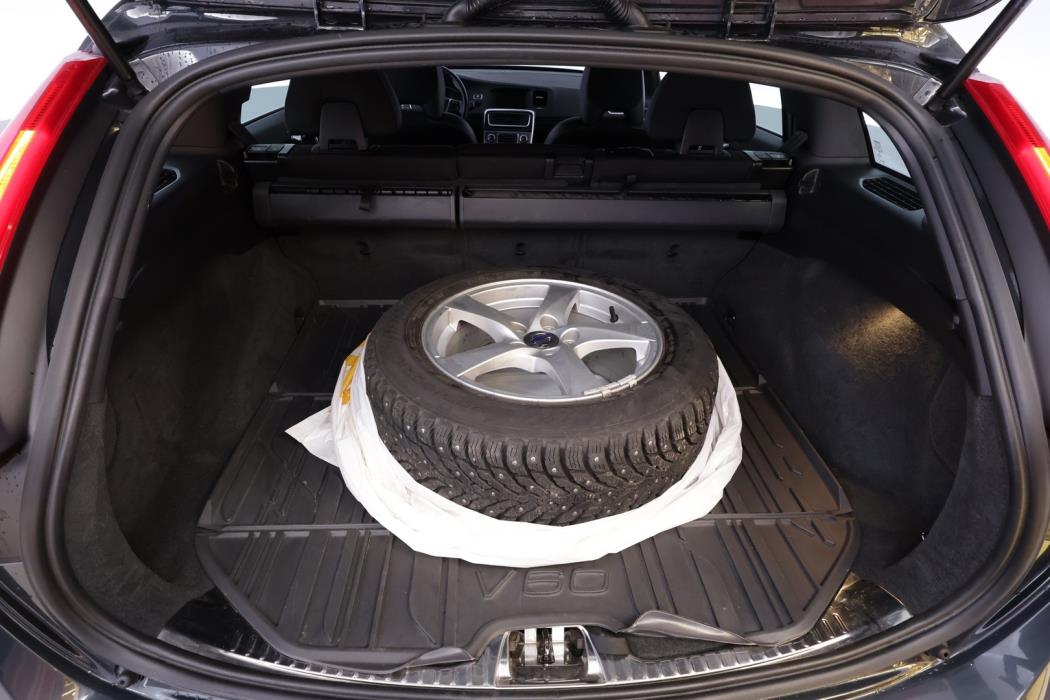 VOLVO V60 2015