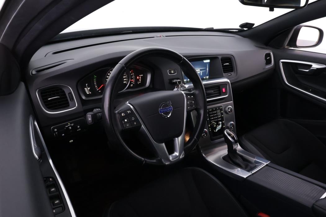 VOLVO V60 2015