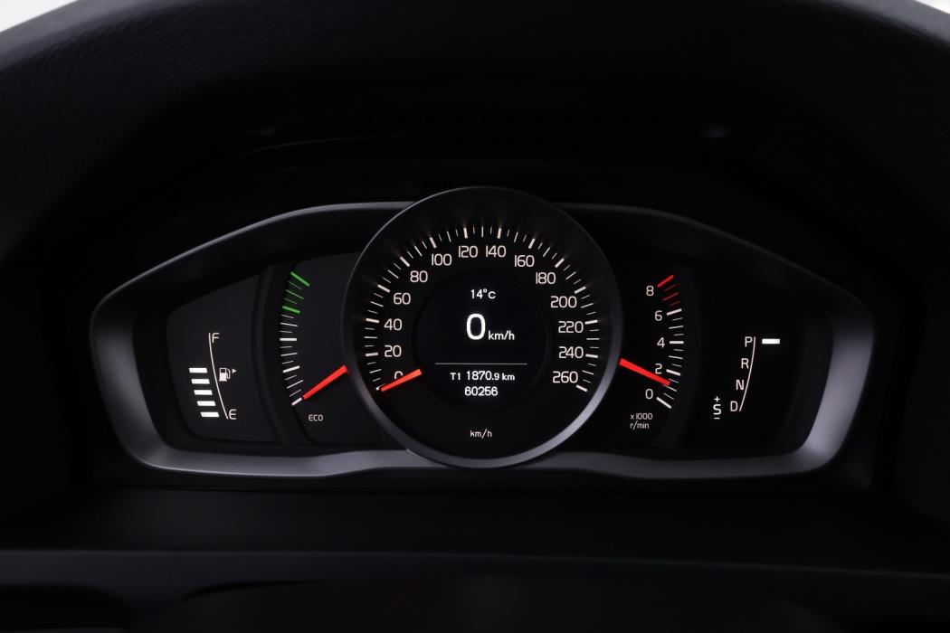 VOLVO V60 2015