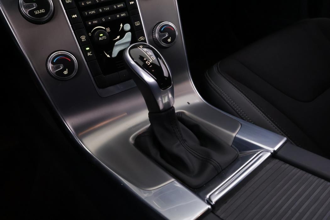 VOLVO V60 2015