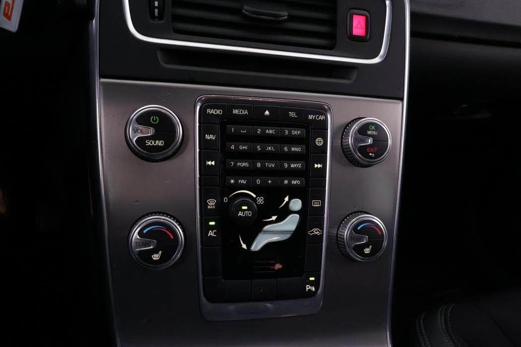 VOLVO V60 2015