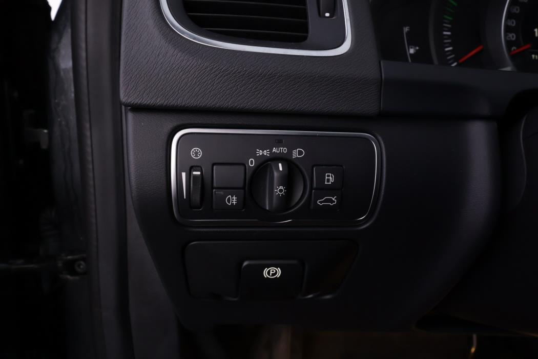VOLVO V60 2015
