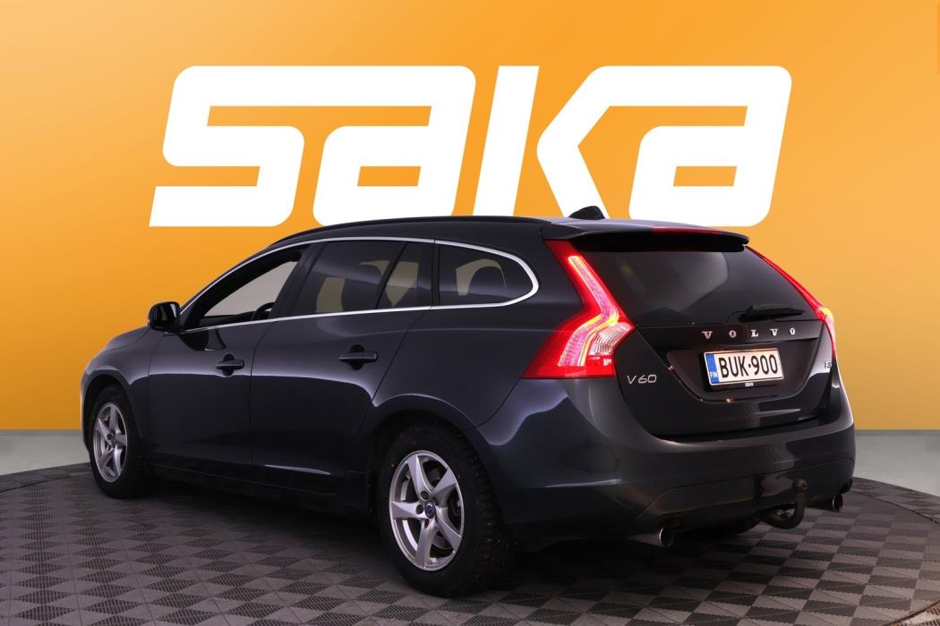 VOLVO V60 2015