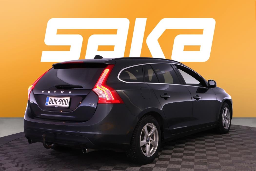 VOLVO V60 2015