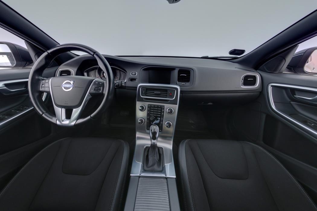 VOLVO V60 2015