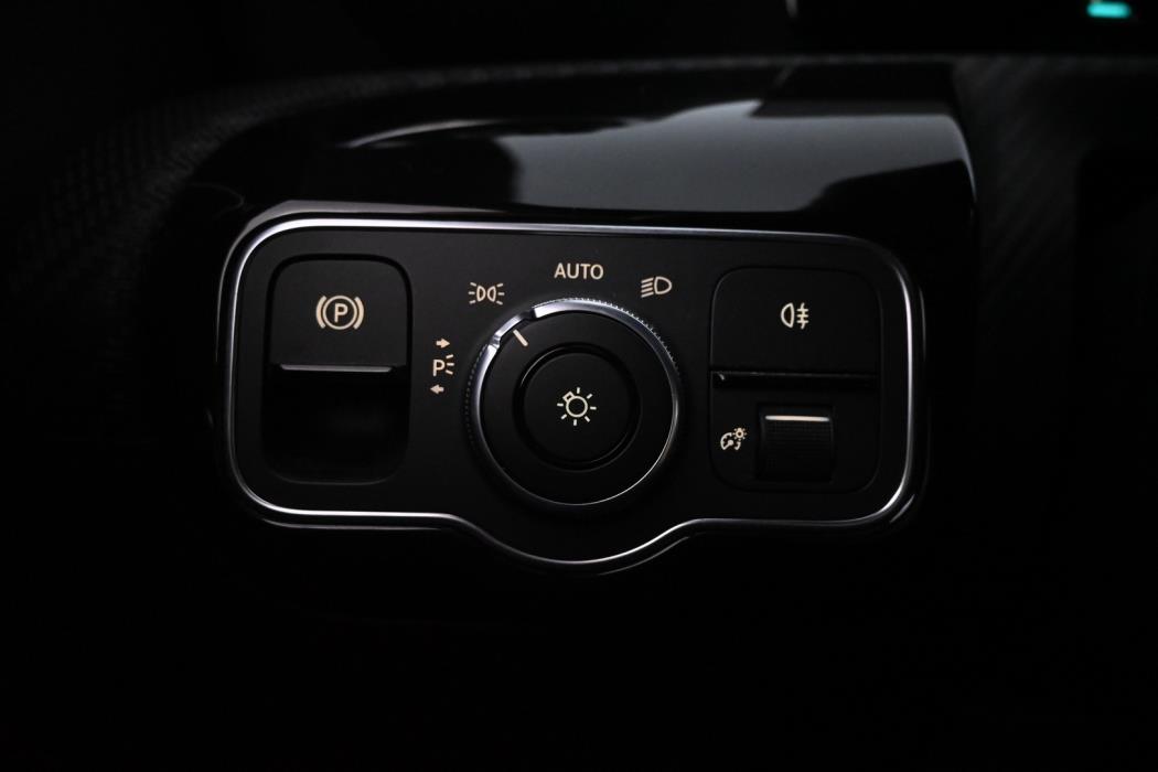 MERCEDES-BENZ A 2019