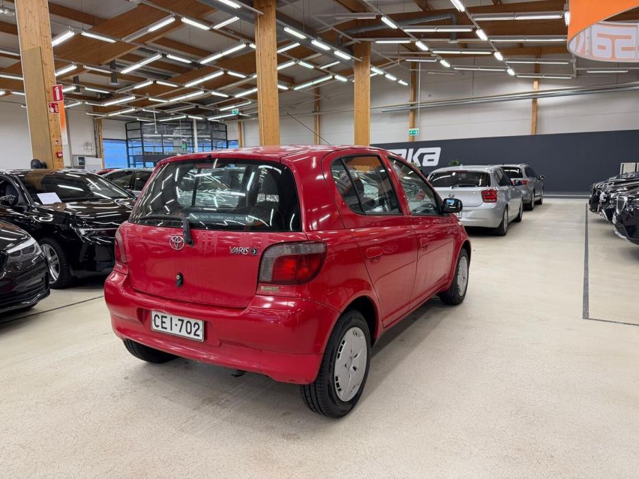 TOYOTA Yaris 2000