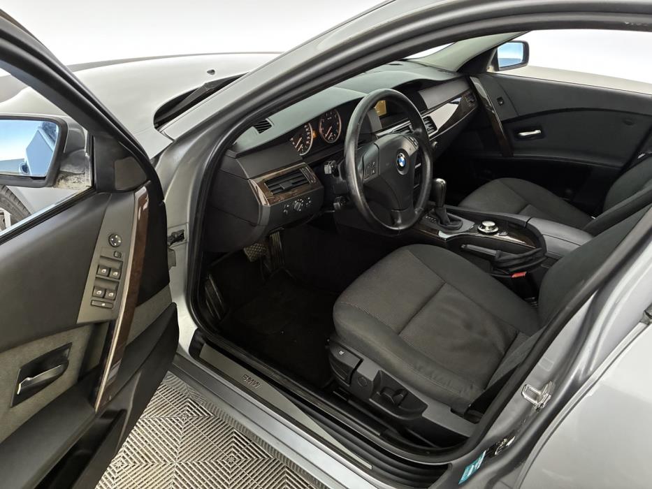 BMW 520 2004