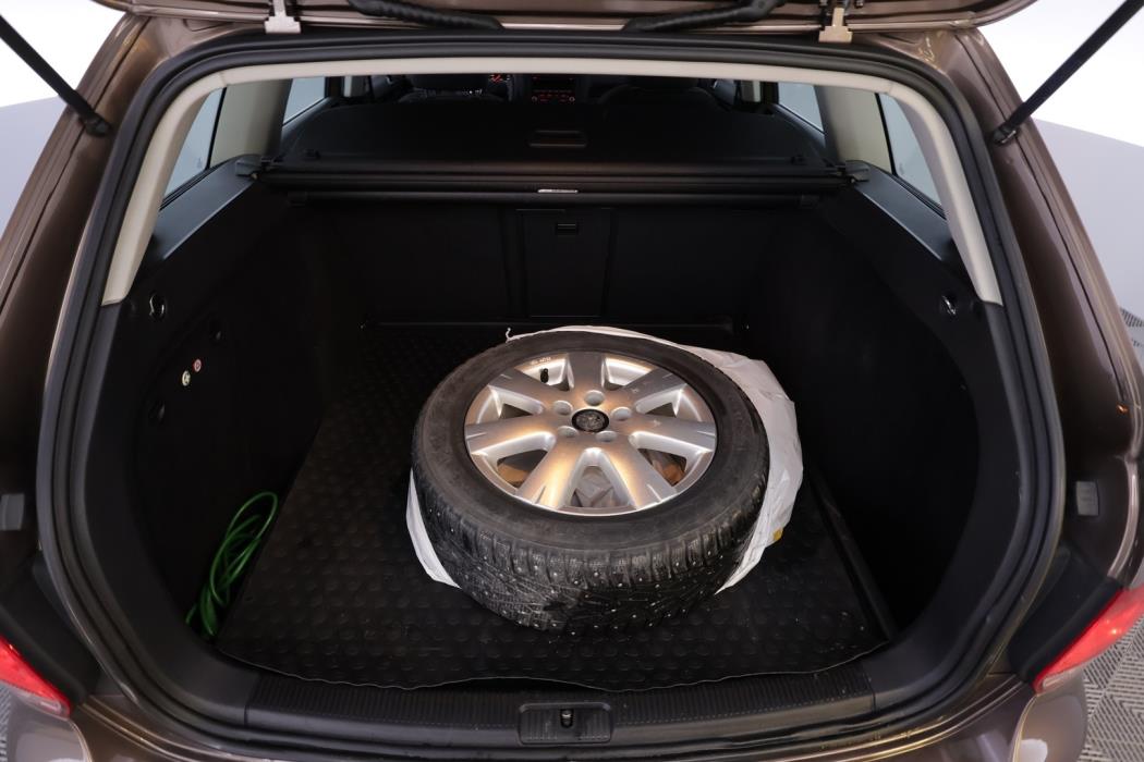 VOLKSWAGEN Golf 2012