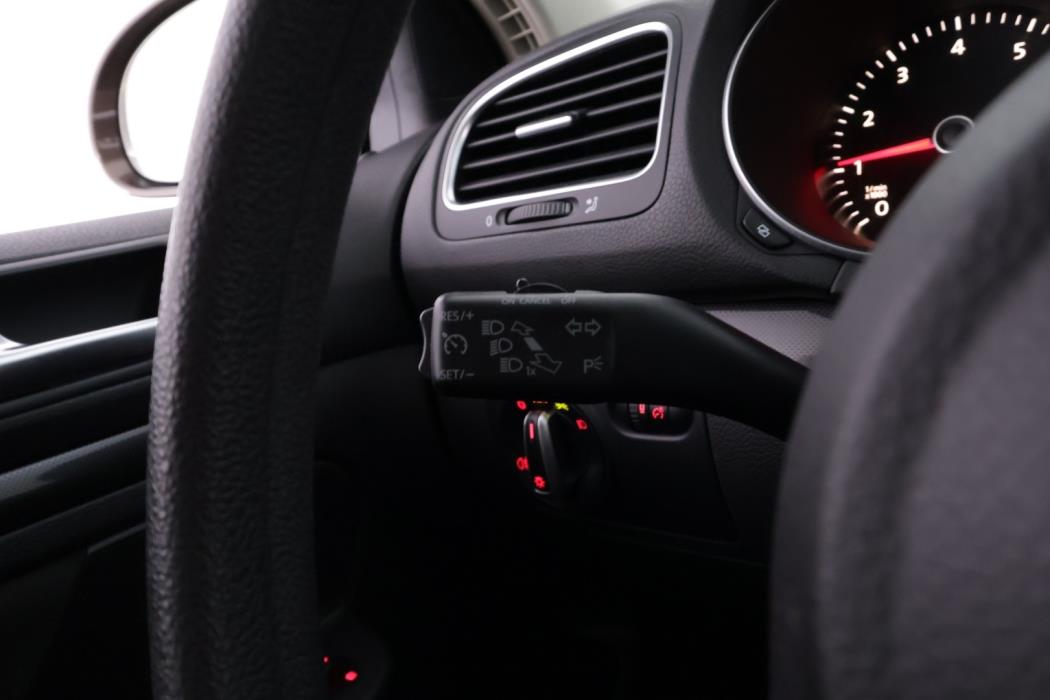 VOLKSWAGEN Golf 2012