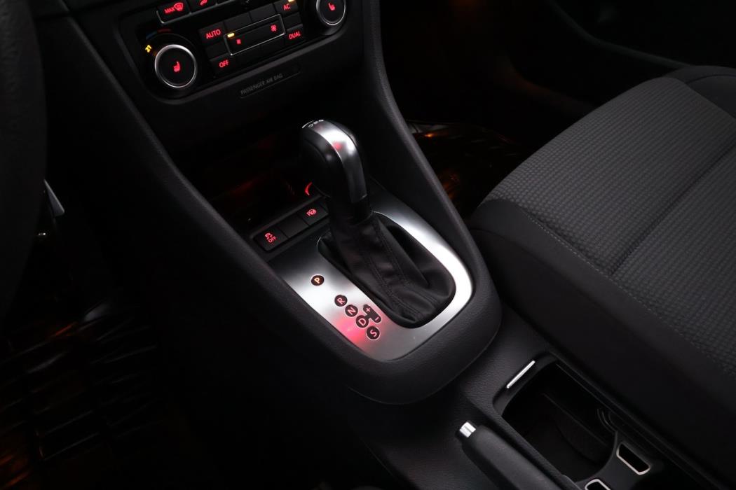 VOLKSWAGEN Golf 2012