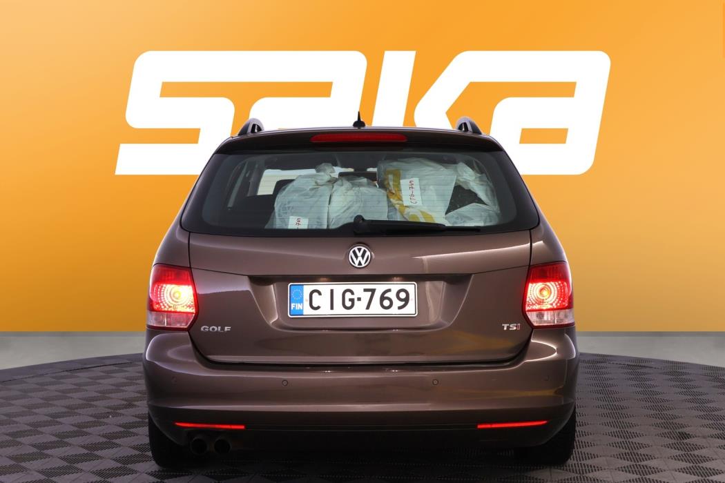 VOLKSWAGEN Golf 2012