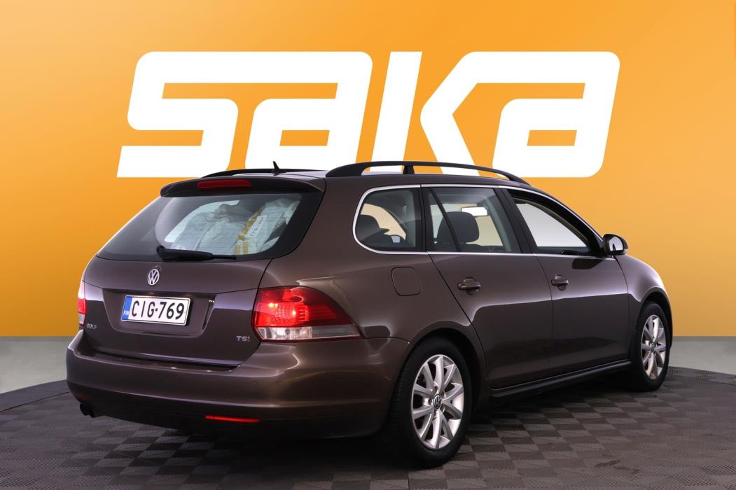 VOLKSWAGEN Golf 2012