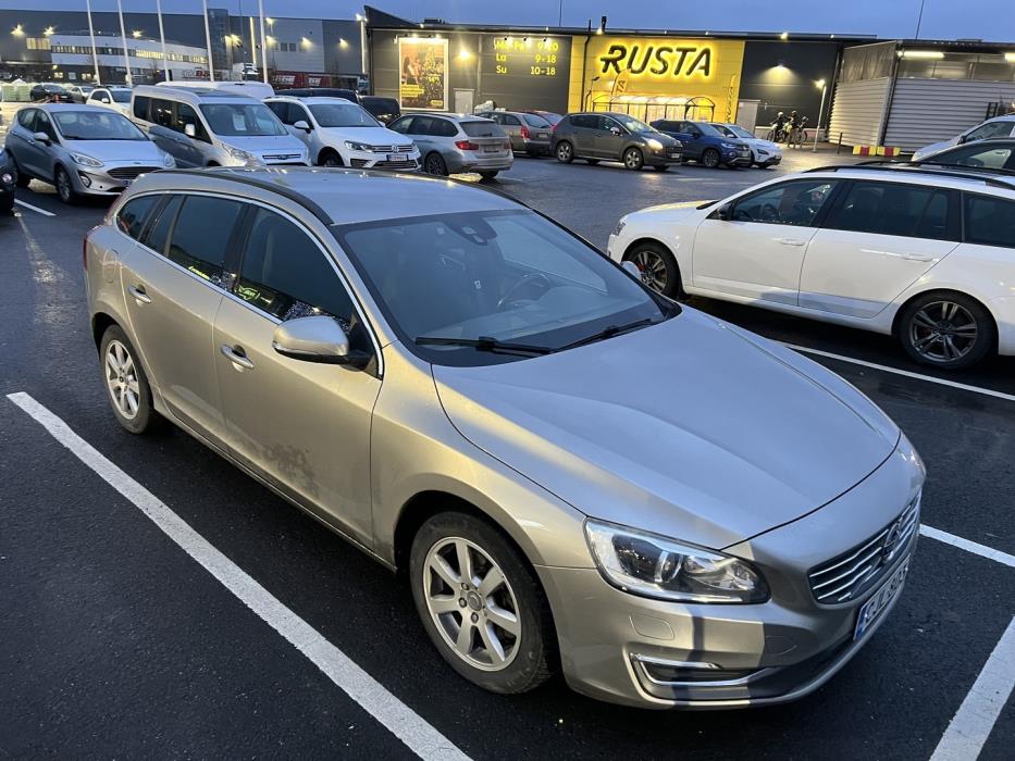 VOLVO V60 2015