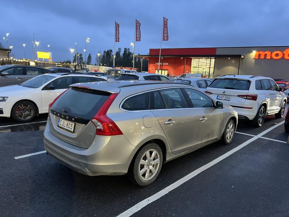 VOLVO V60 2015