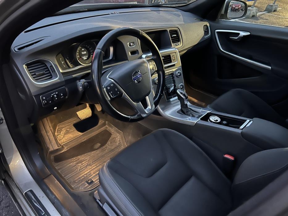 VOLVO V60 2015