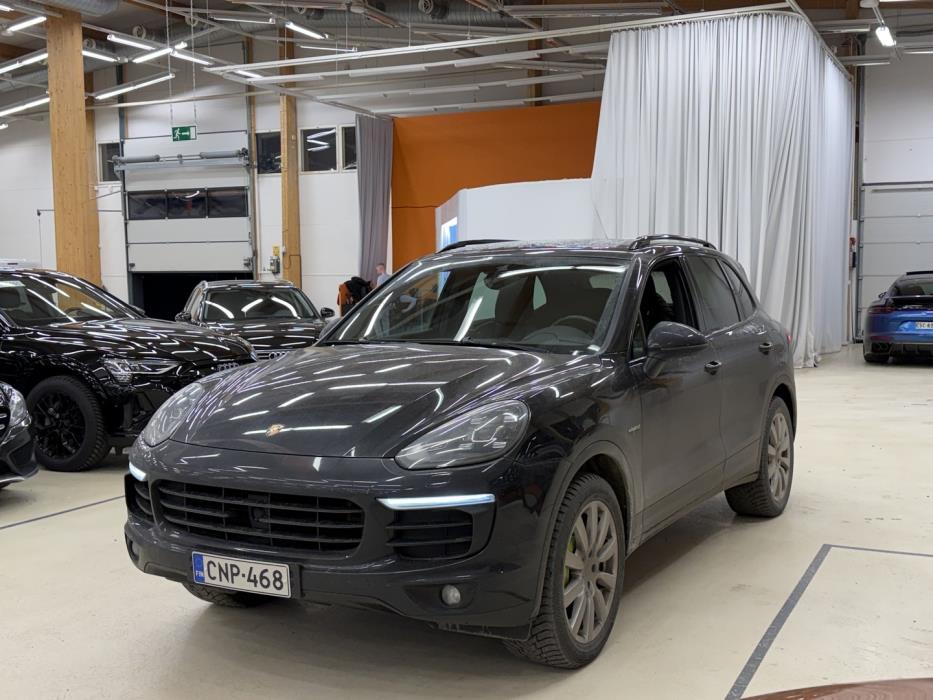 PORSCHE Cayenne 2015