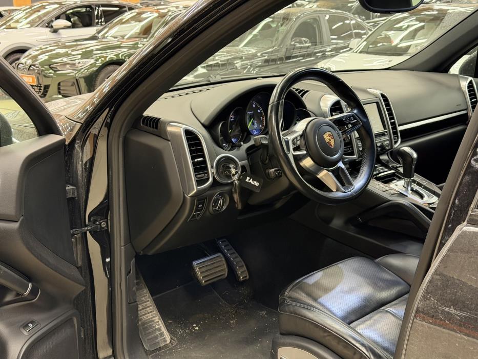 PORSCHE Cayenne 2015