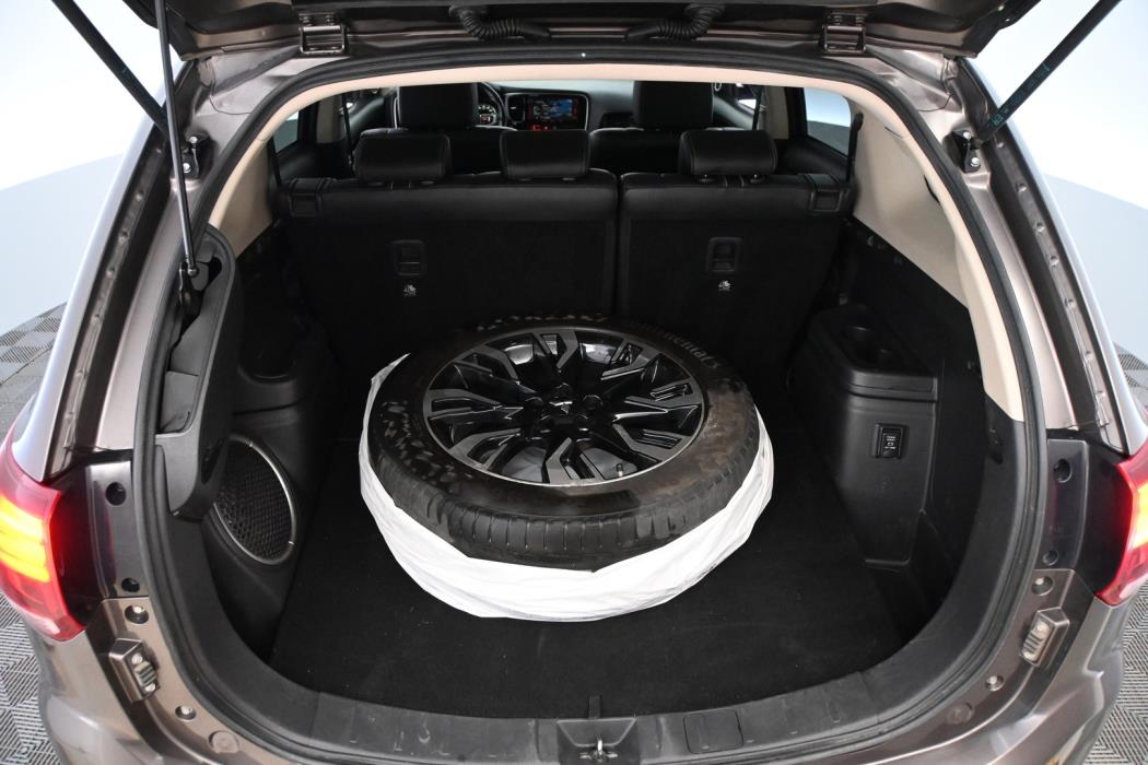 MITSUBISHI Outlander PHEV 2016