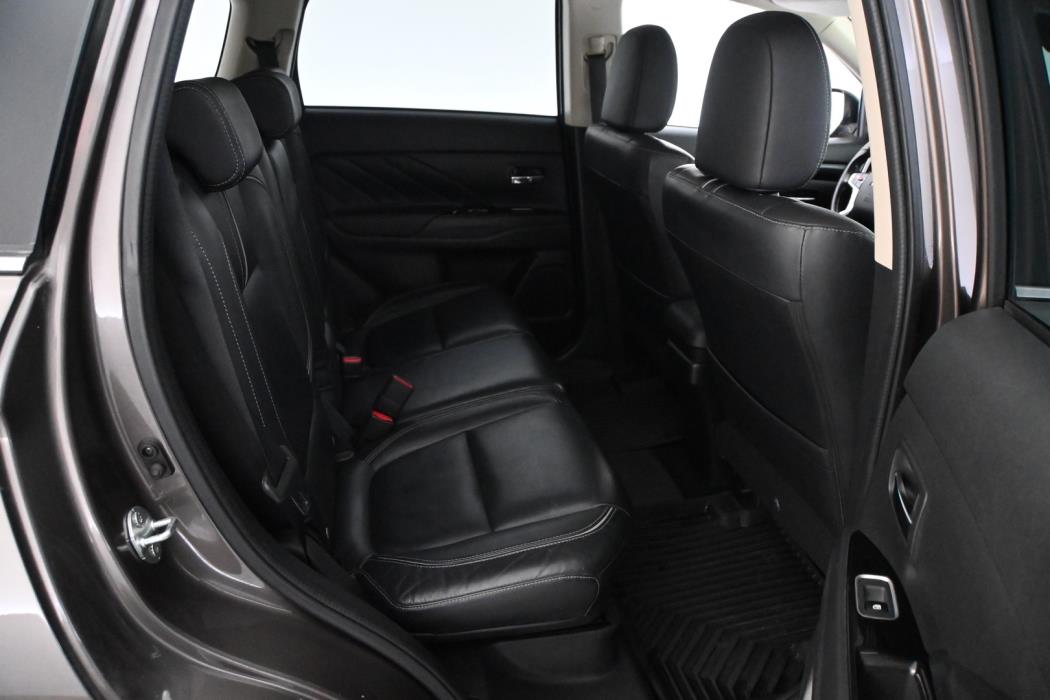 MITSUBISHI Outlander PHEV 2016