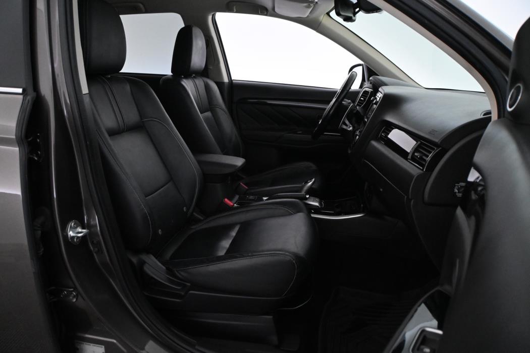 MITSUBISHI Outlander PHEV 2016