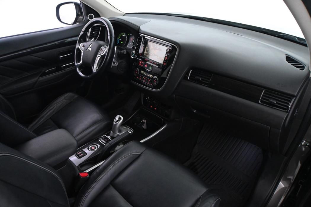 MITSUBISHI Outlander PHEV 2016