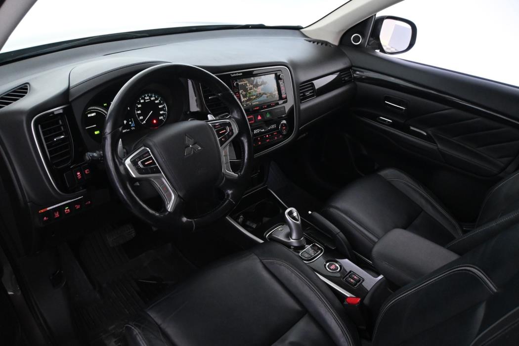 MITSUBISHI Outlander PHEV 2016