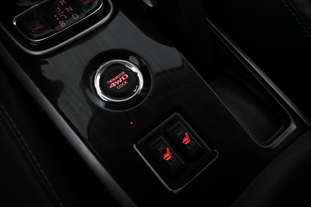 MITSUBISHI Outlander PHEV 2016