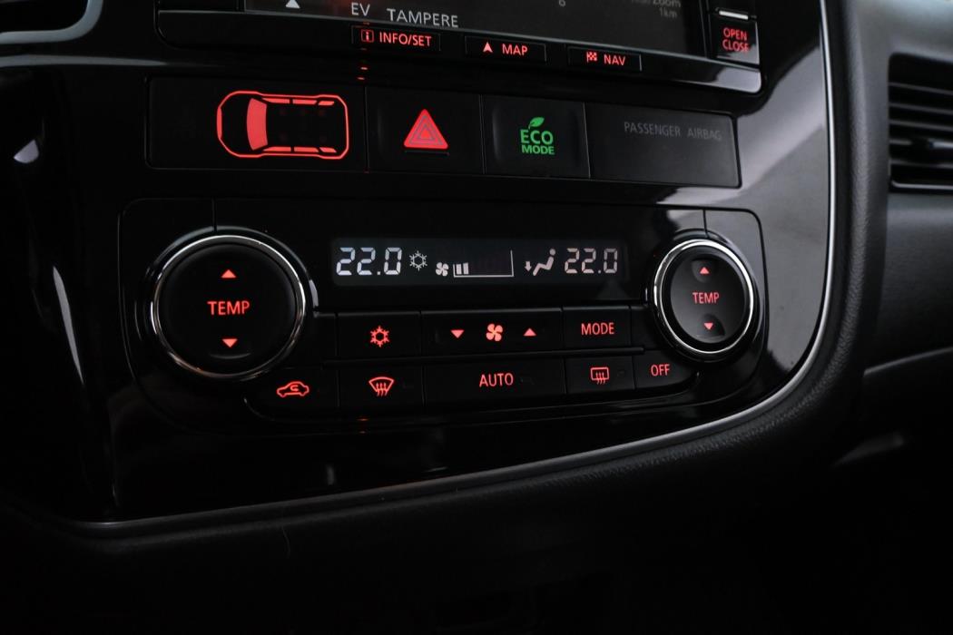 MITSUBISHI Outlander PHEV 2016