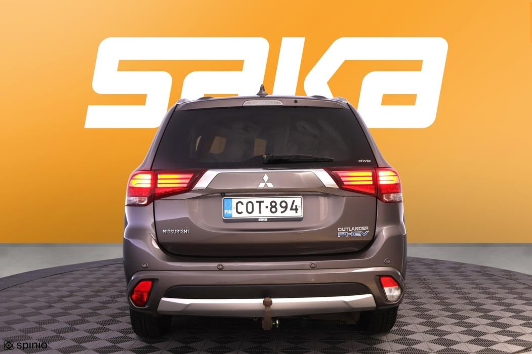 MITSUBISHI Outlander PHEV 2016