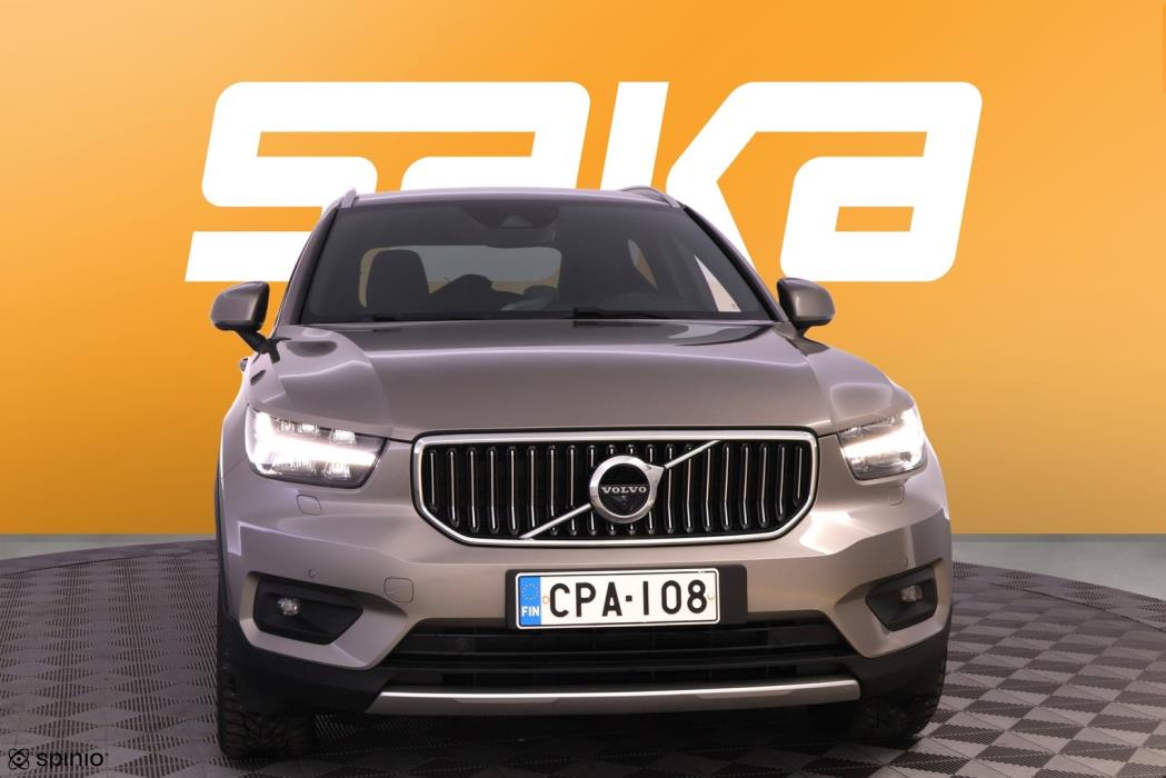 VOLVO XC40 2021