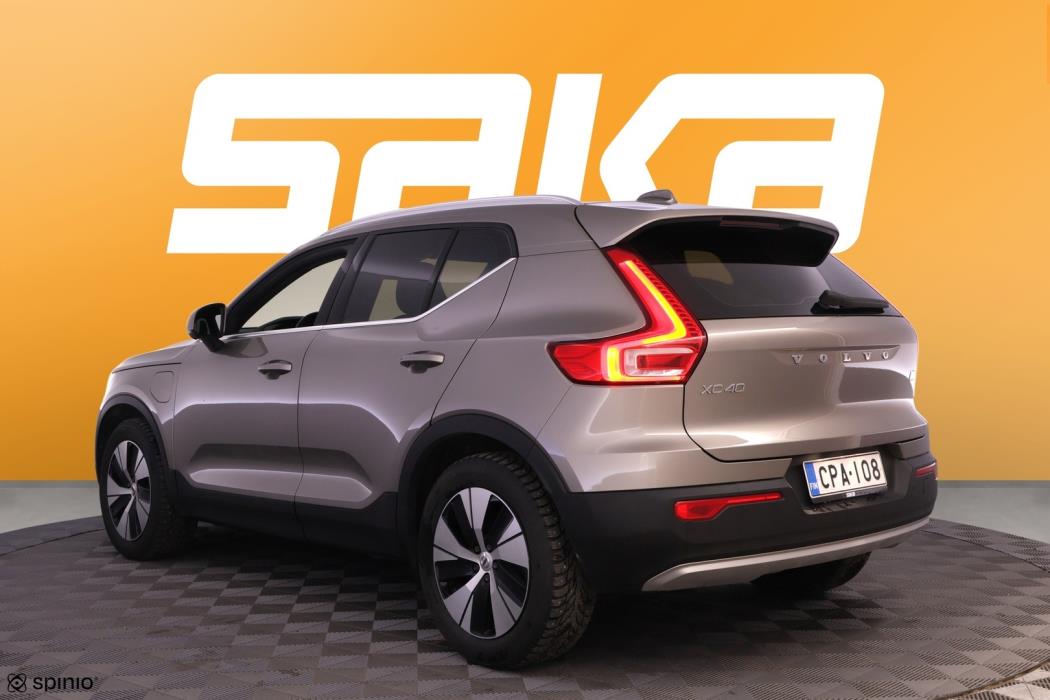 VOLVO XC40 2021