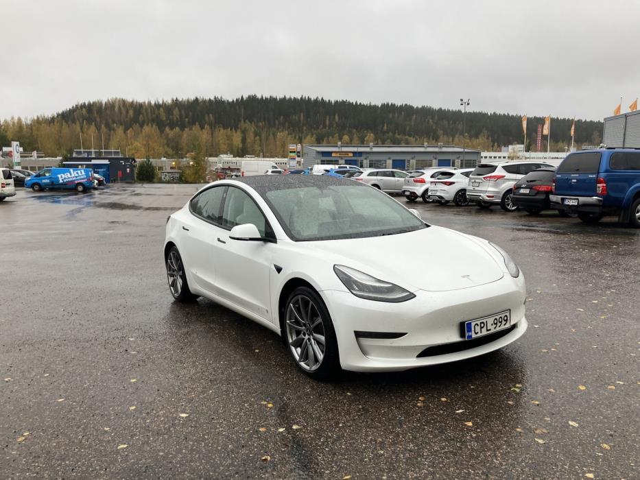 TESLA Model 3 2021