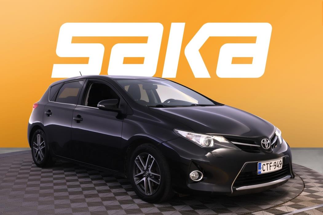 TOYOTA Auris 2015