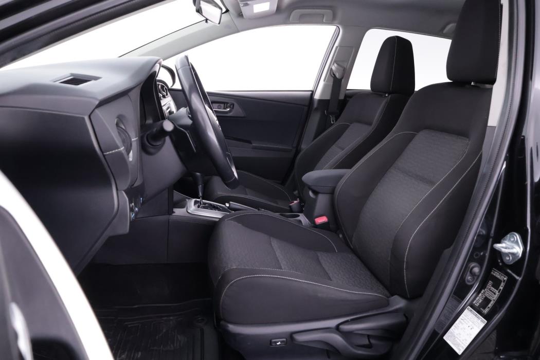 TOYOTA Auris 2015