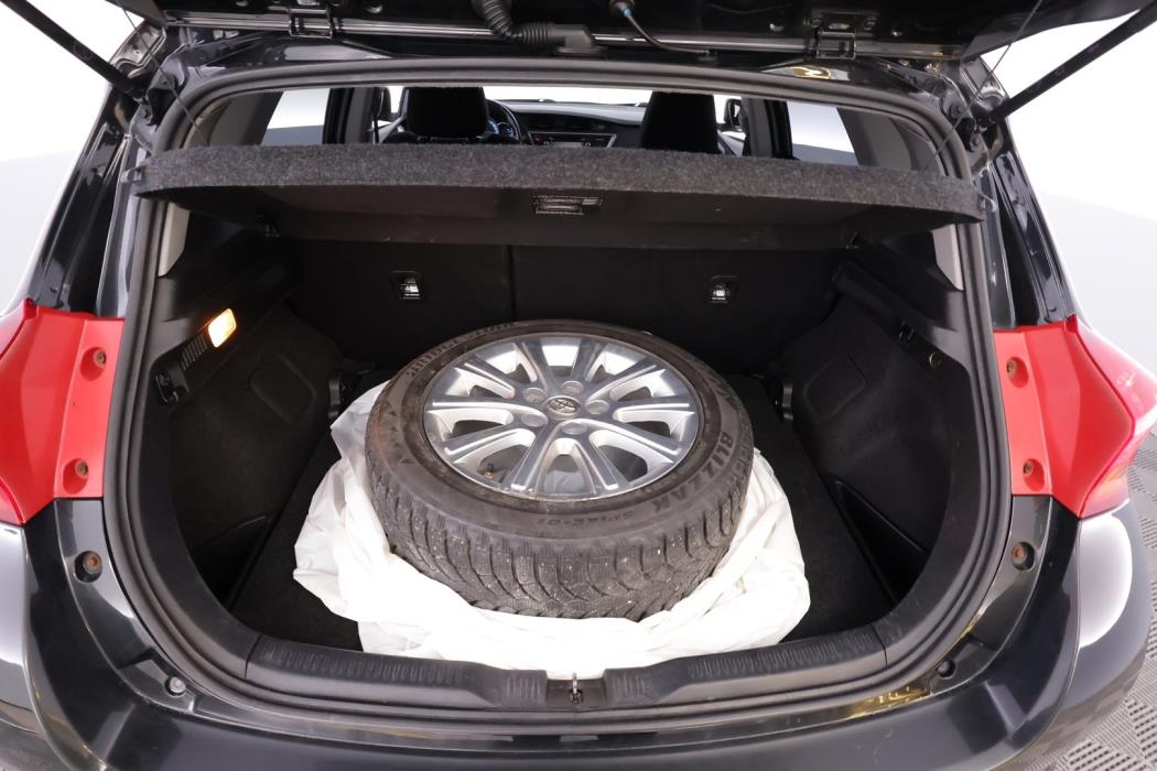 TOYOTA Auris 2015
